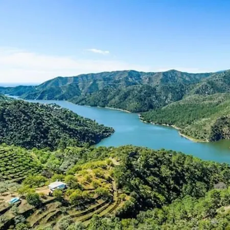 Manantial De Jaras Feriehus *